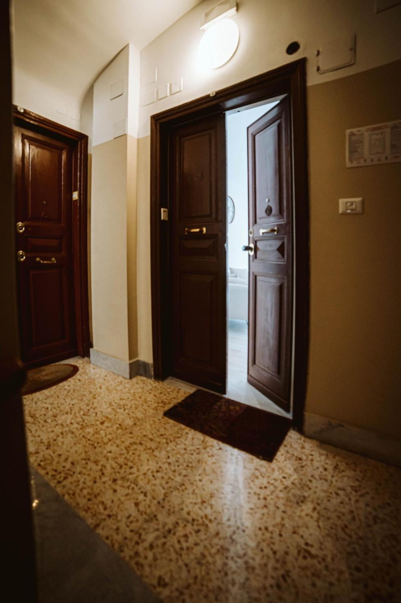 Colosseo Cozy Rooms B&B Рим Екстериор снимка